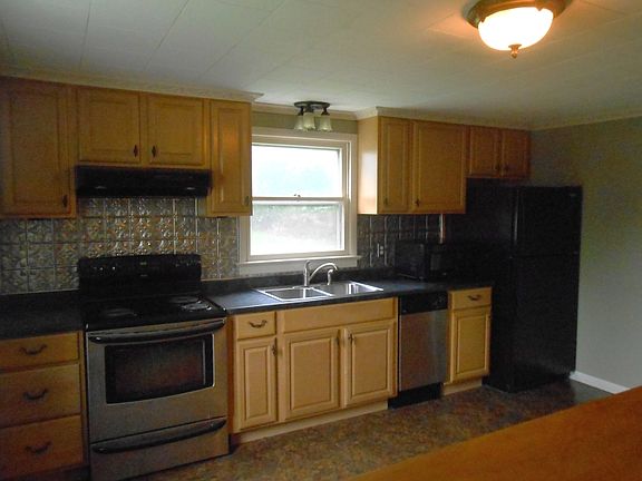 3rd image of 76 Musconetcong Dr