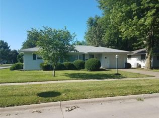 301 Maple St, Pella, IA 50219