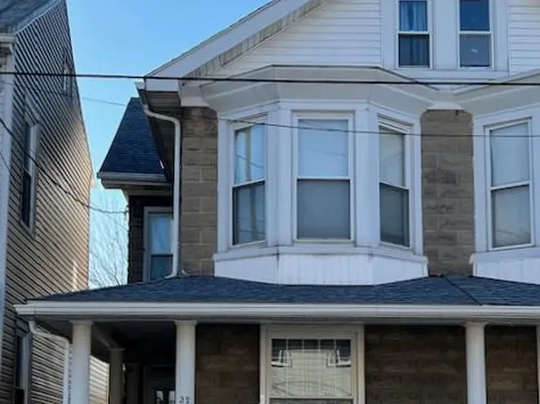 32 N 2nd St, Womelsdorf, PA 19567