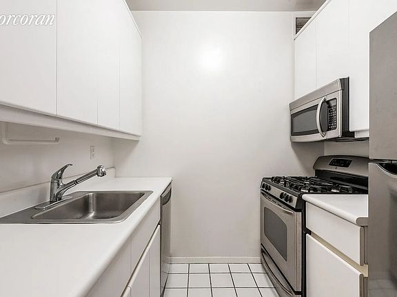 3rd image of 205 E 68th St #T6c