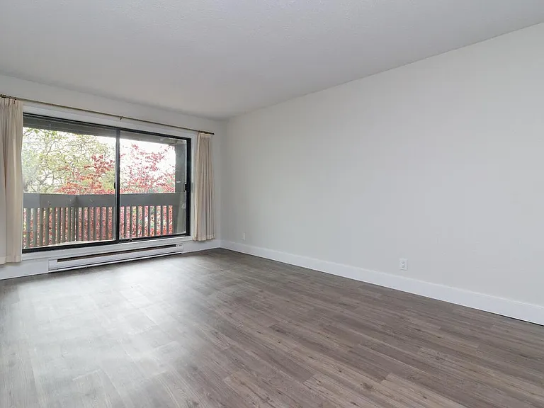 984 McKenzie Ave — Photo 19