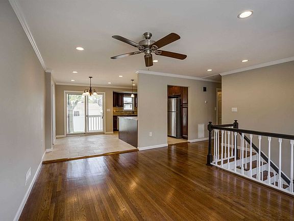 5th image of 378 W 22nd St