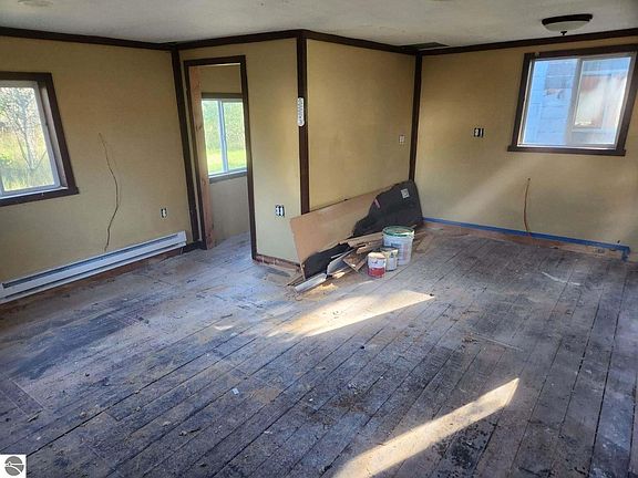 3rd image of 321 E Pine St