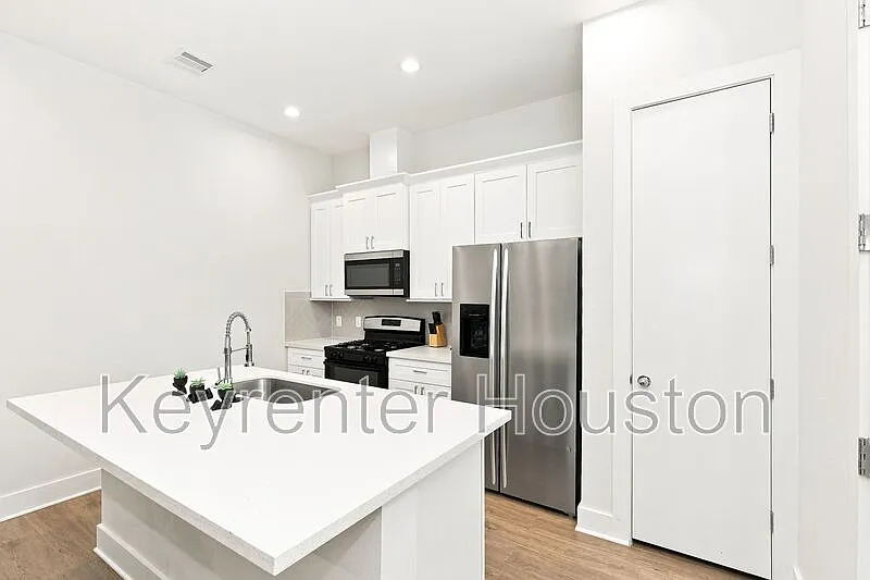3 bed, 2.5 bath, 1522 sqft, $2,150 — Photo 4