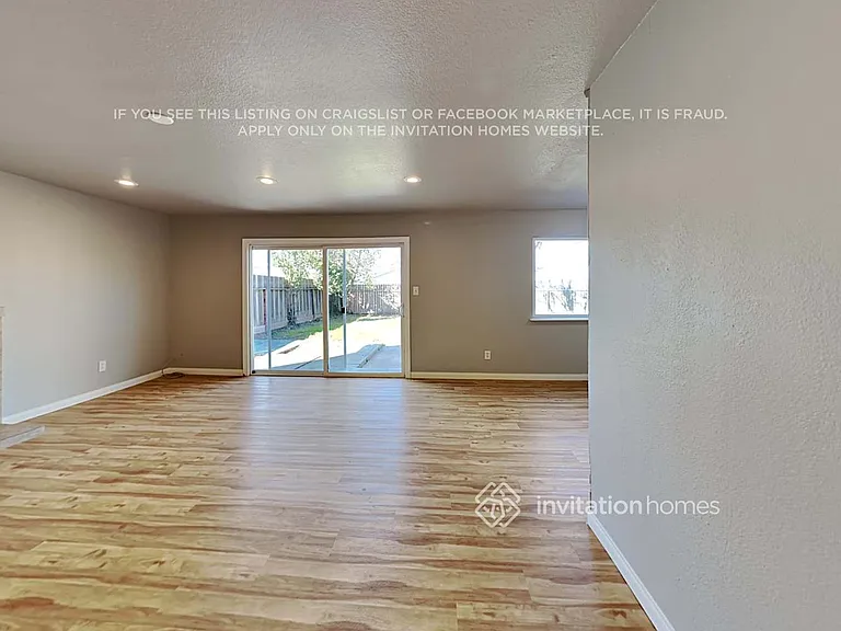 1104 Charles St — Photo 5