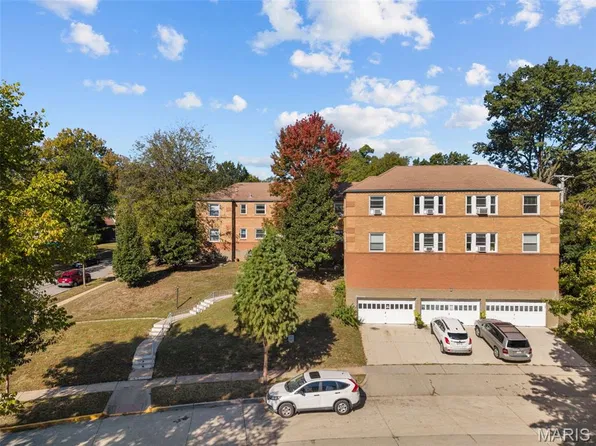 1265 Moorlands Dr, Saint Louis, MO 63117