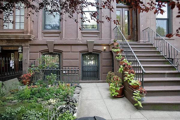 Sold by Garfield Realty  | media 37