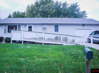 804 S Rice St, Blue Earth, MN 56013