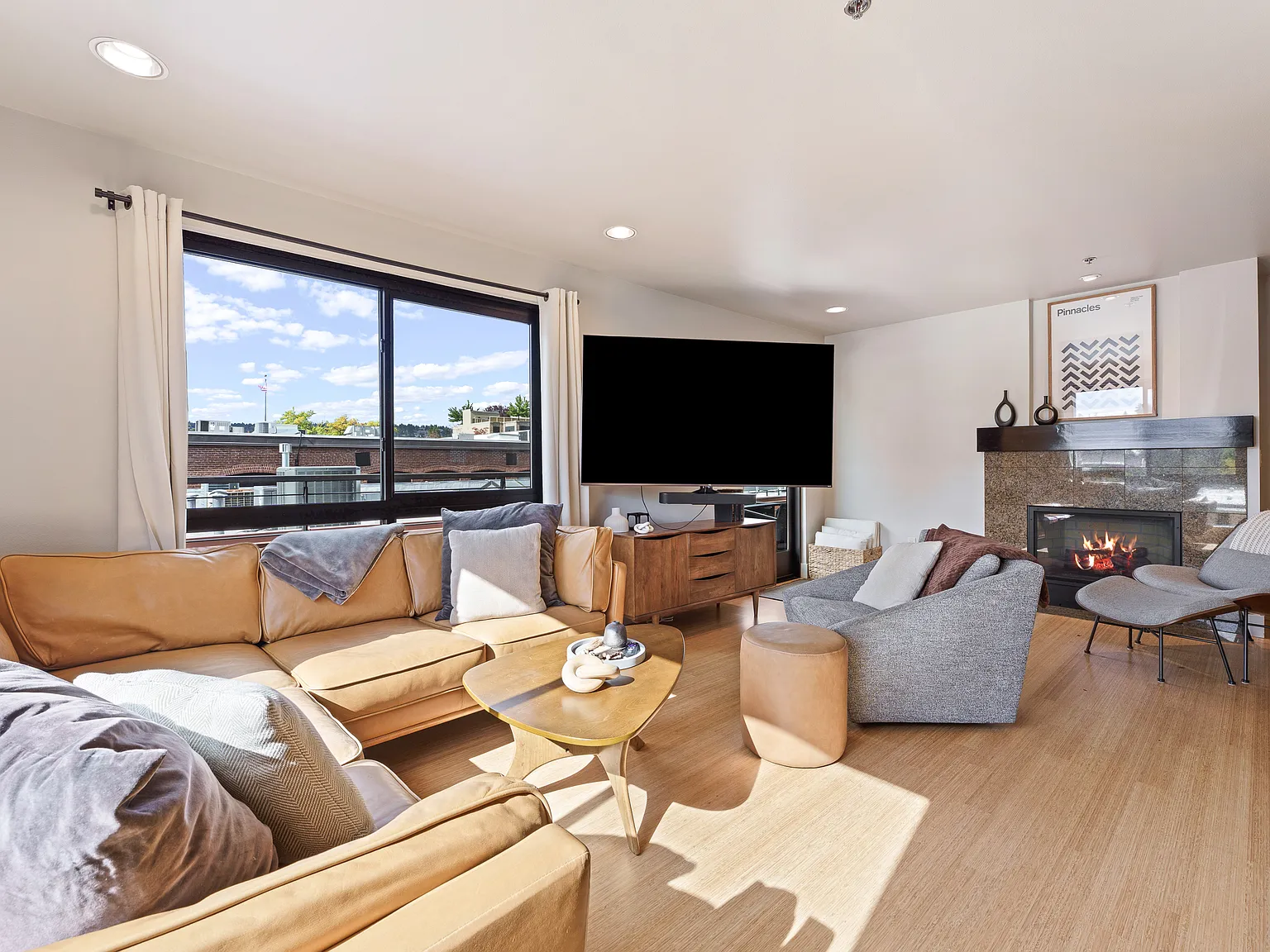 2 bed, 1062 sqft, $3,500 — Photo 1