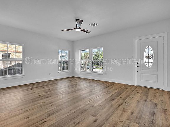 5th image of 224 Everton St