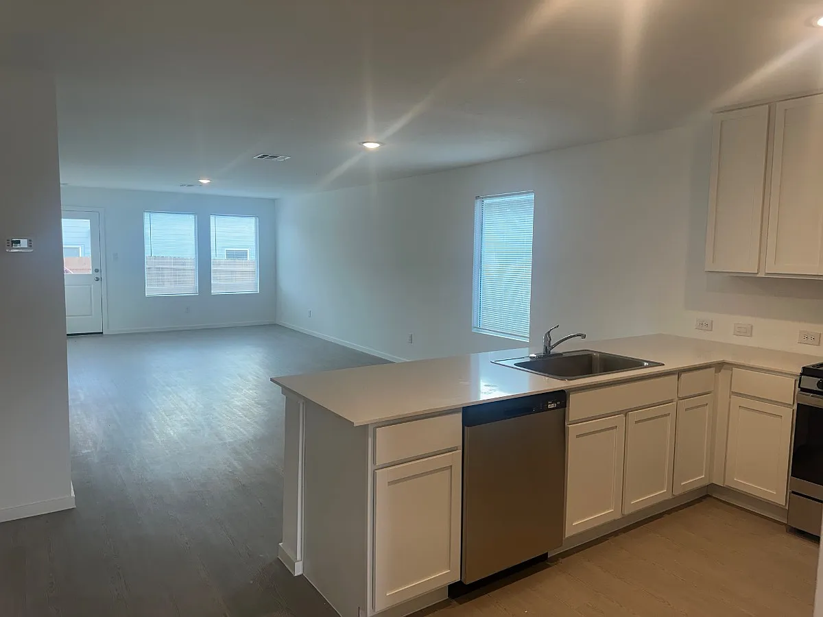 4 bed, 1500 sqft, $1,750 — Photo 4
