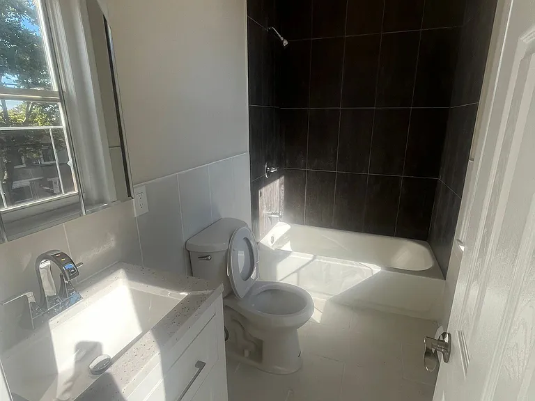 17 Earl St #1 — Photo 10