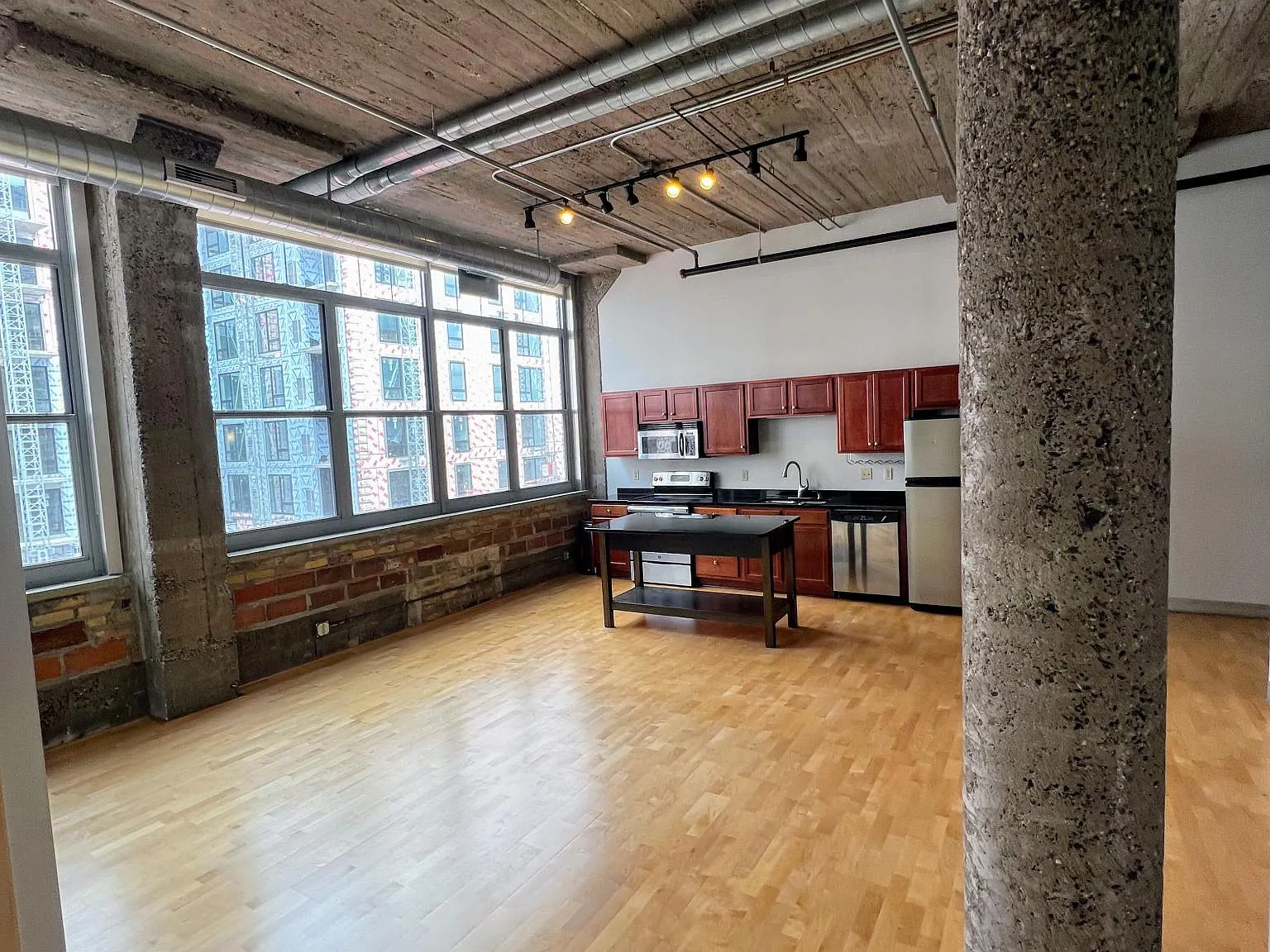 2 bed, 1022 sqft, $2,100 — Photo 2