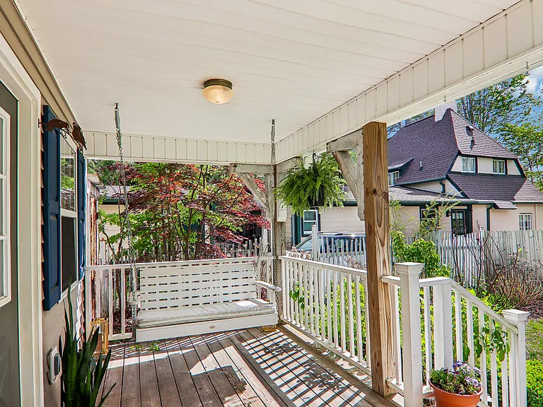 1636 Kensington Rd — Photo 4