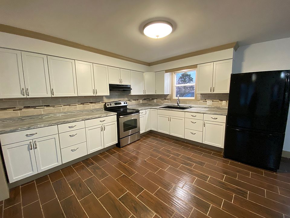 310 E Papineau St, Saint Anne, IL 60964 Zillow