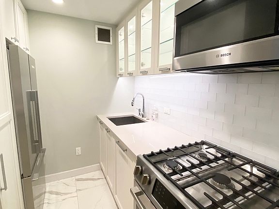4th image of 330 E 38th St APT 53K