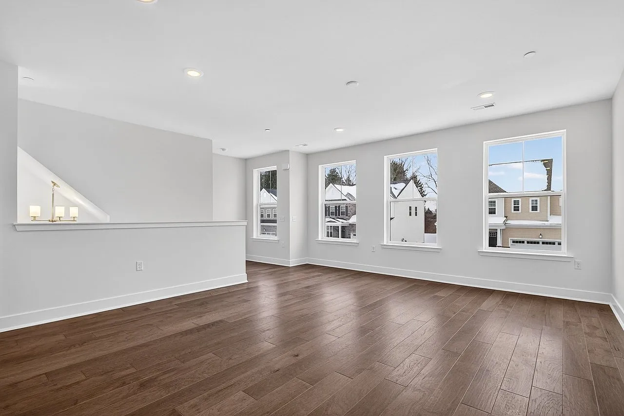 3 bed, 2.5 bath, 2129 sqft, $3,600 — Photo 4