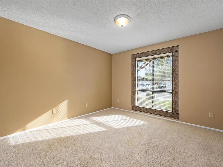 7808 Selkirk Dr — Photo 21