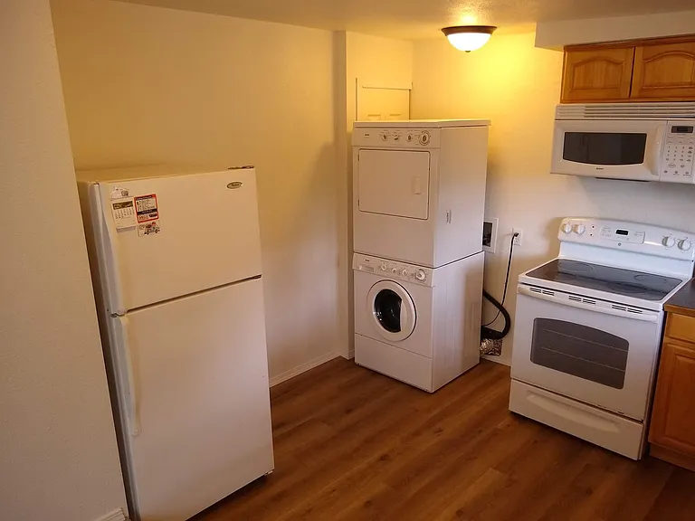1390 Retsil Rd E — Photo 16