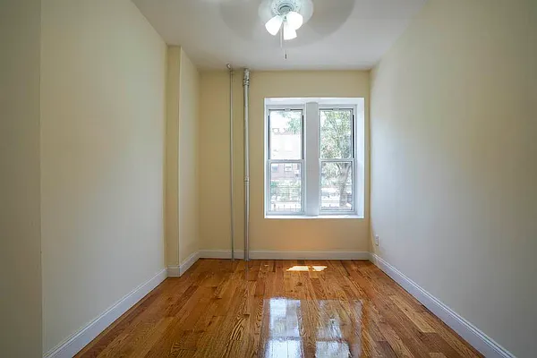 Rented by EXR | media 4