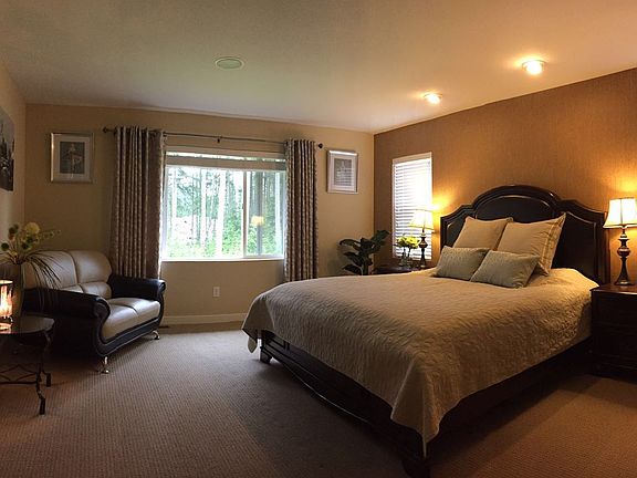 5th image of 10261 Sheridan Cres NE