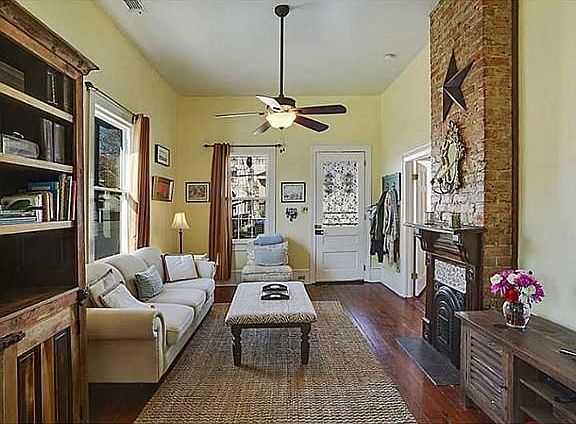 3rd image of 8018 Hampson St