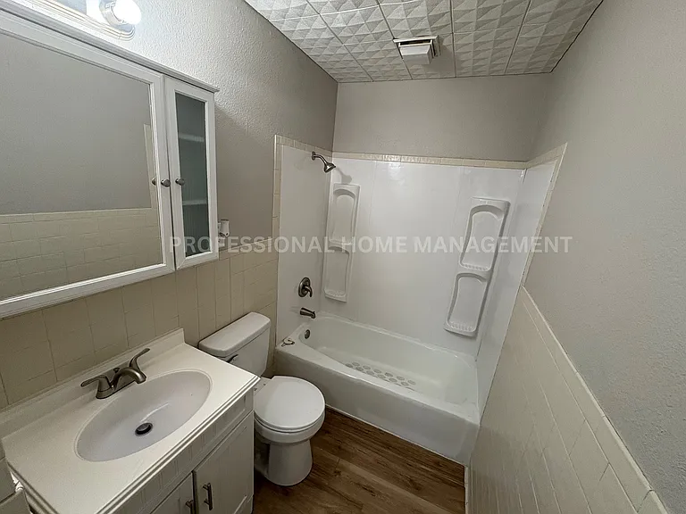 800 W 47th St S — Photo 10