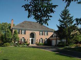 90 W Honeysuckle Rd, Lake Forest, IL 60045