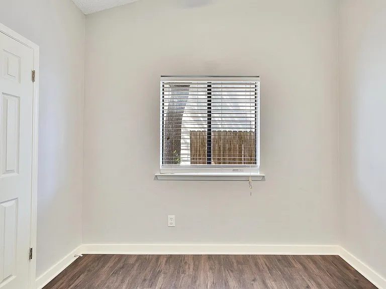 2104 Agarita Trl — Photo 22