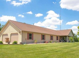 16560 Hunters Trl, Carlinville, IL 62626