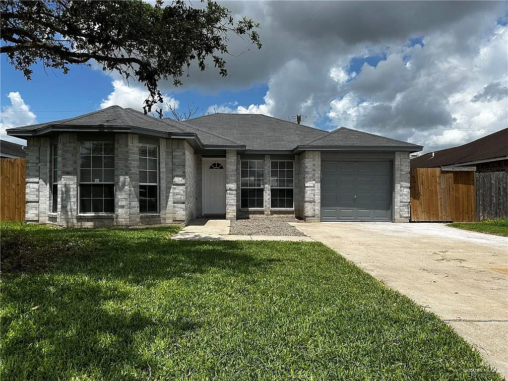 4 bed, 2.0 bath, 1386 sqft, $1,550 — Photo 1