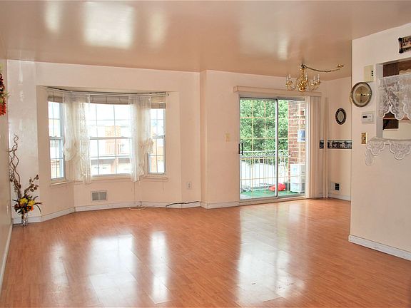 5th image of 36 Edward Ct