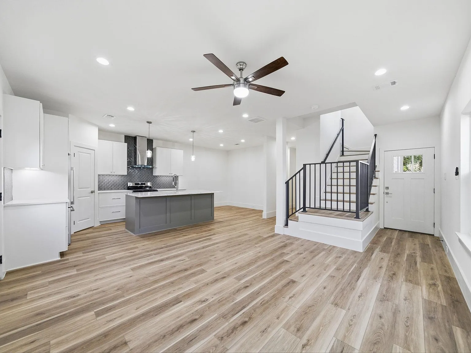 6511 Narcissus St — Photo 3