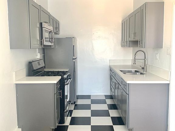 3rd image of 808 S Hobart Blvd APT 210