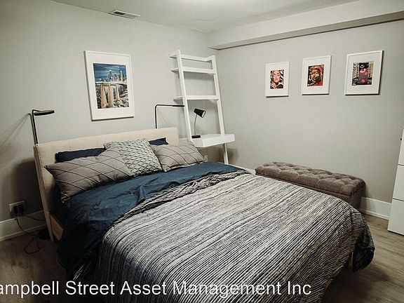 3rd image of 1120 N Oakley Blvd