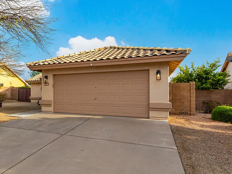 6361 E Regina St — Photo 36
