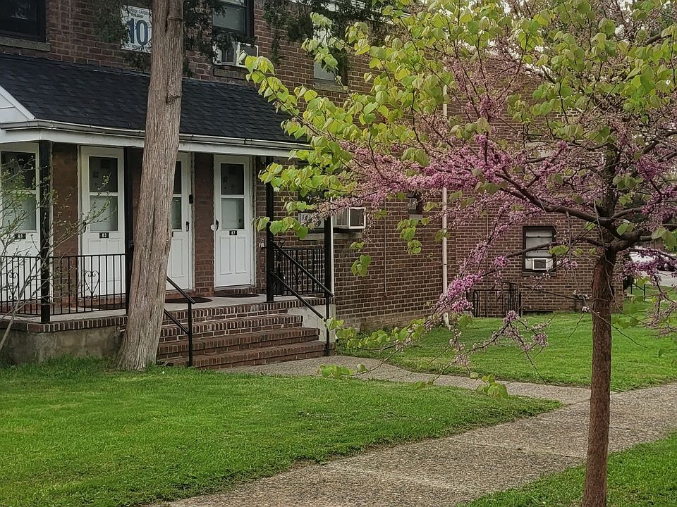 1st image of 79 W Howcroft Rd #A