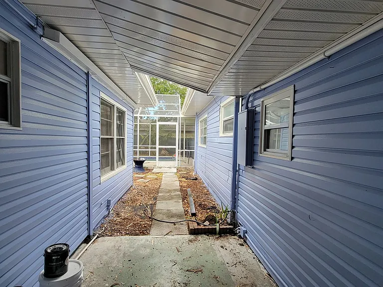 School-Bay Quad New — Photo 15