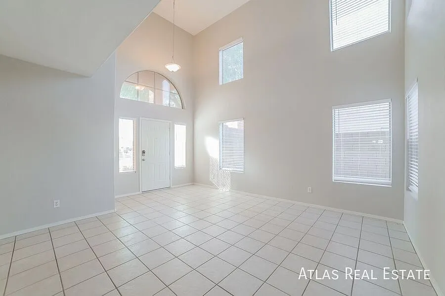 Striking 4 Bed/3 Bath home in Maricopa County! Features Private Pool! — Photo 4