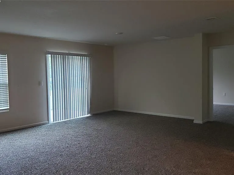 44 Barrington Dr — Photo 8