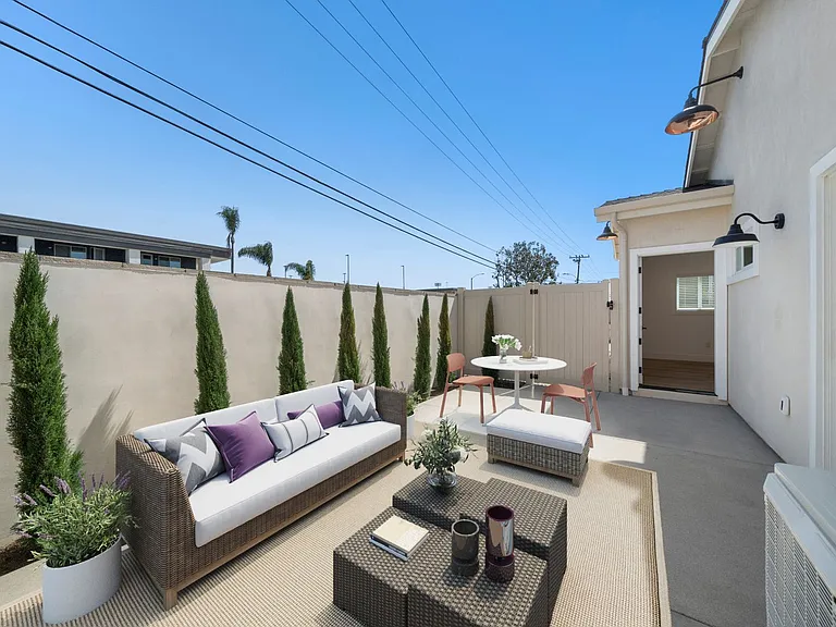1637 Irvine Ave — Photo 13