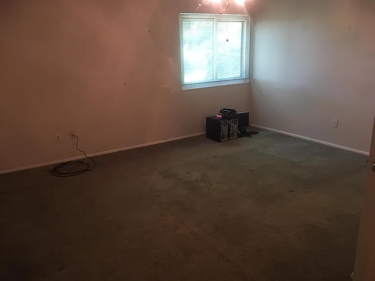 Master bedroom (1 of 3)