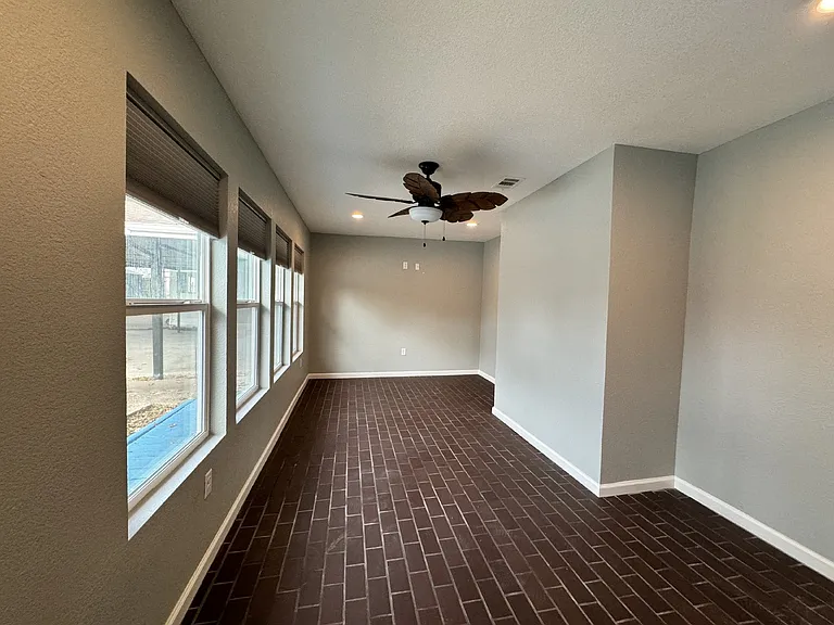 140 Towne West Dr — Photo 40