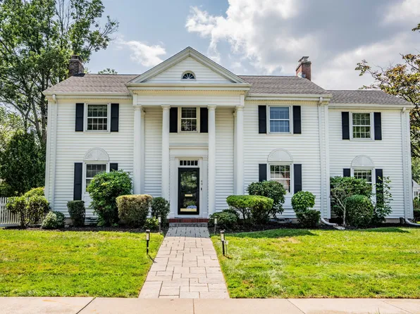 49 Brookline Drive, West Hartford, CT 06107