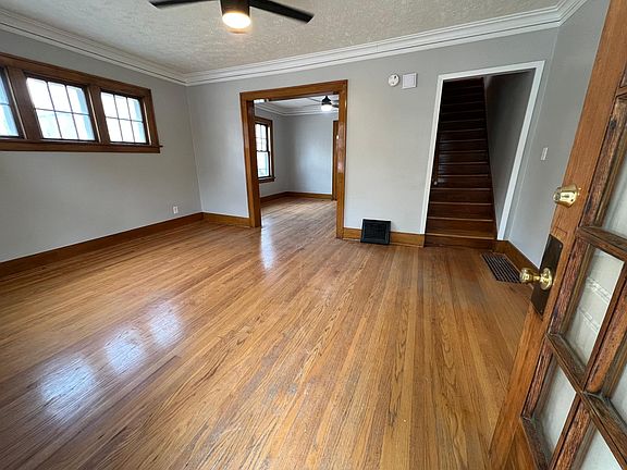2nd image of 3809 Davenport St #3809