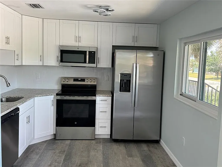 1258 Barbara Dr #202 — Photo 9