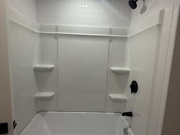 4th image of 972-974 Saratoga St #3