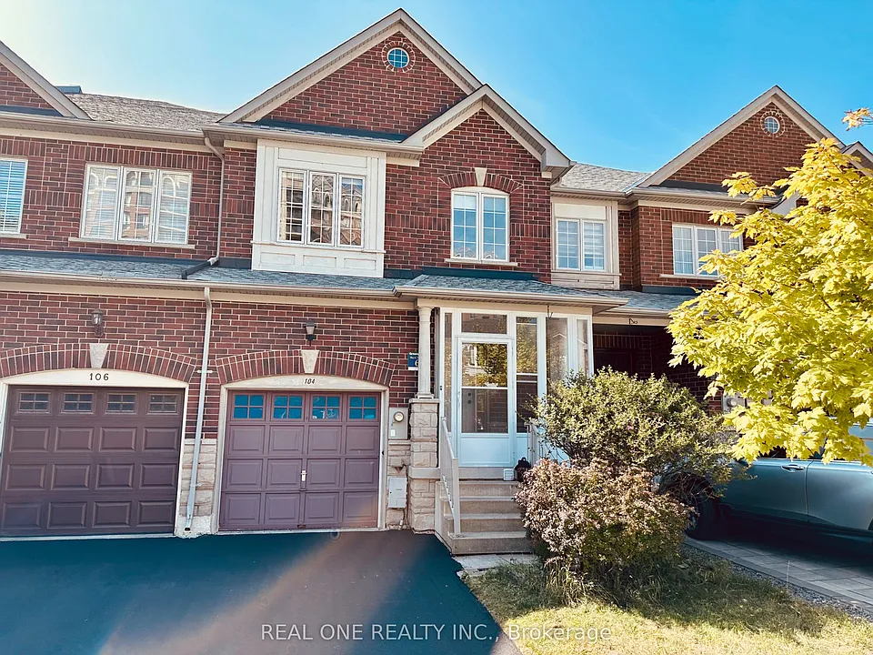 104 Revelstoke Cres