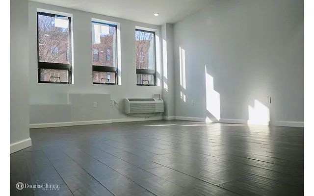 Rented by The MJS Group NY LLC | media 22