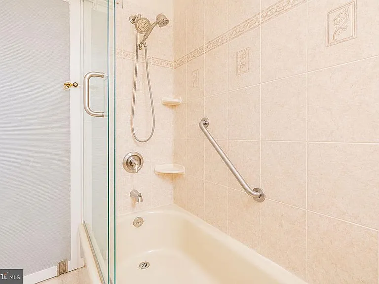 1902 Trenton Ave — Photo 9